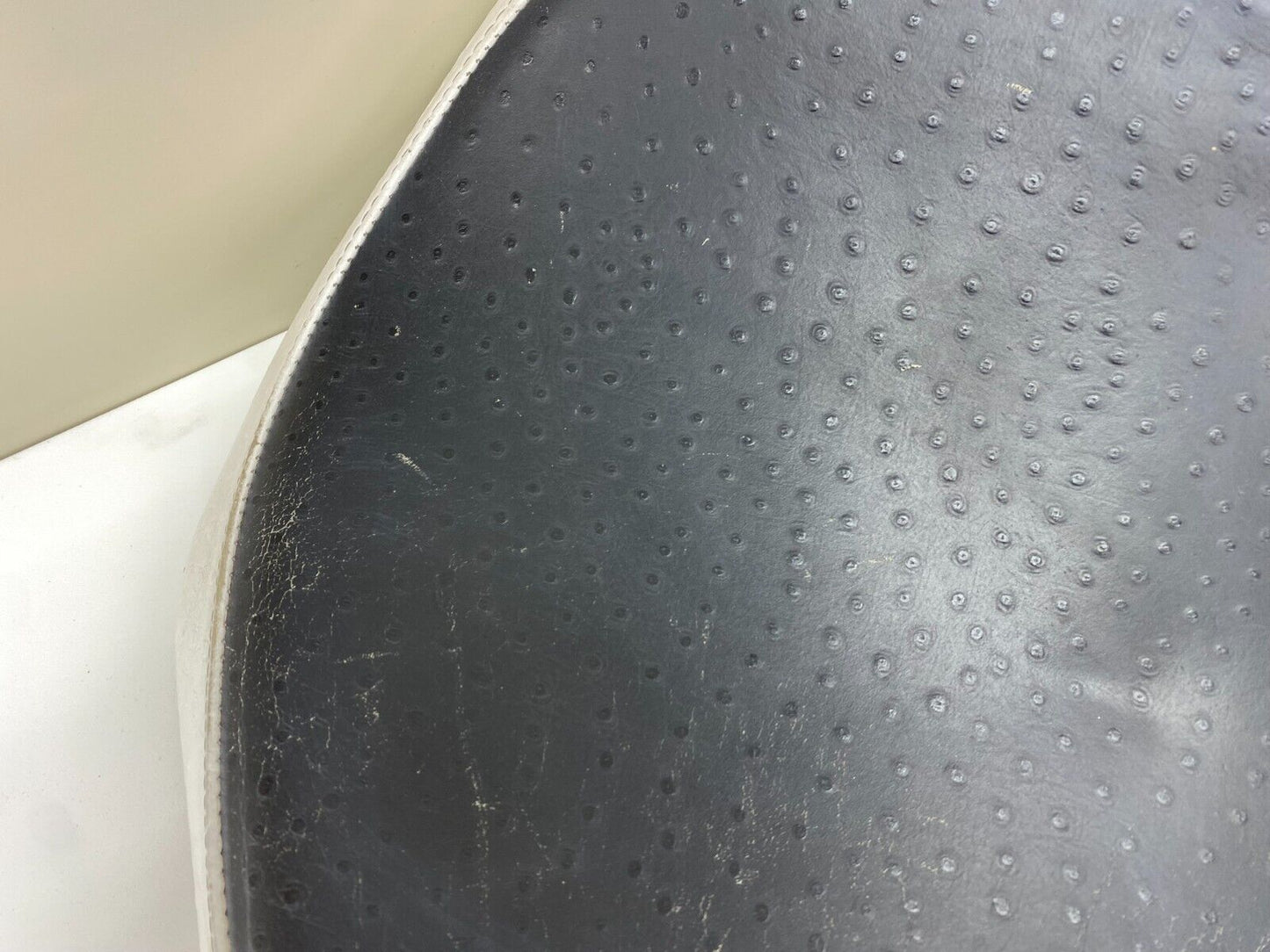 06-17 SUZUKI BOULEVARD M109R VZR1800 Front Drivers Seat Saddle White Black
