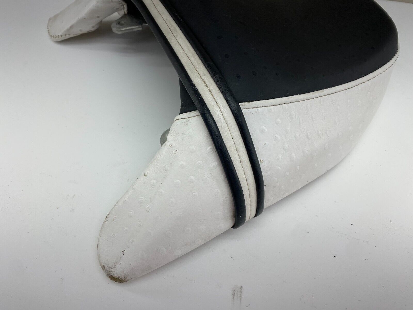 06-17 SUZUKI BOULEVARD M109R VZR1800 Passenger Seat Saddle Pillion