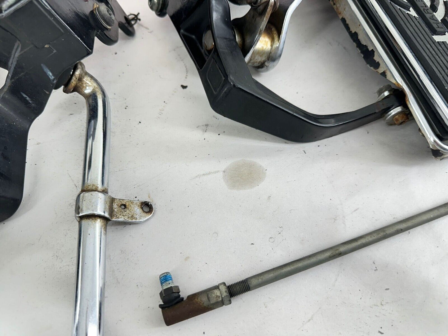 2001 HARLEY SOFTAIL OEM Floorboards Shift Lever Brake Pedal