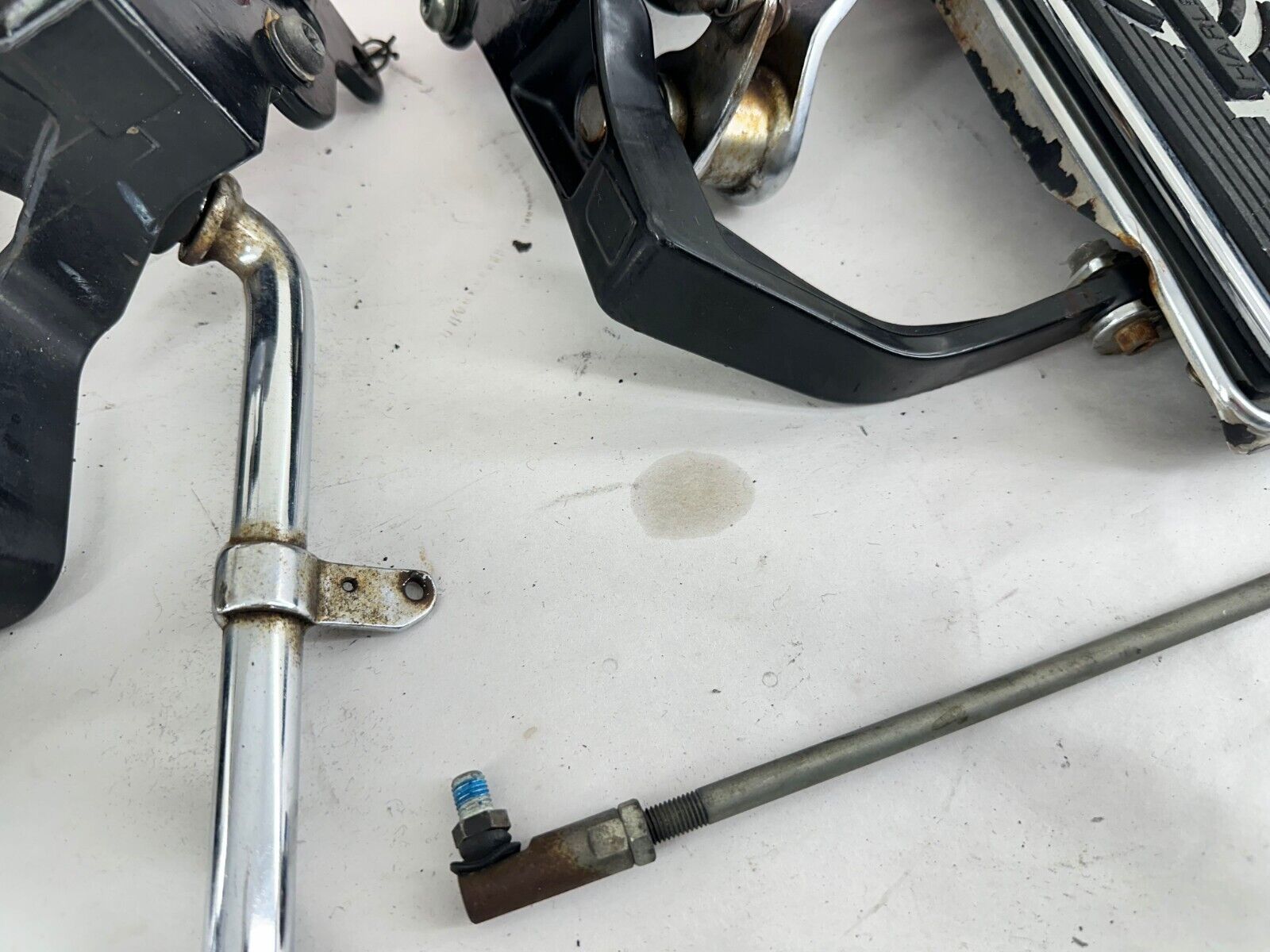 2001 HARLEY SOFTAIL OEM Floorboards Shift Lever Brake Pedal