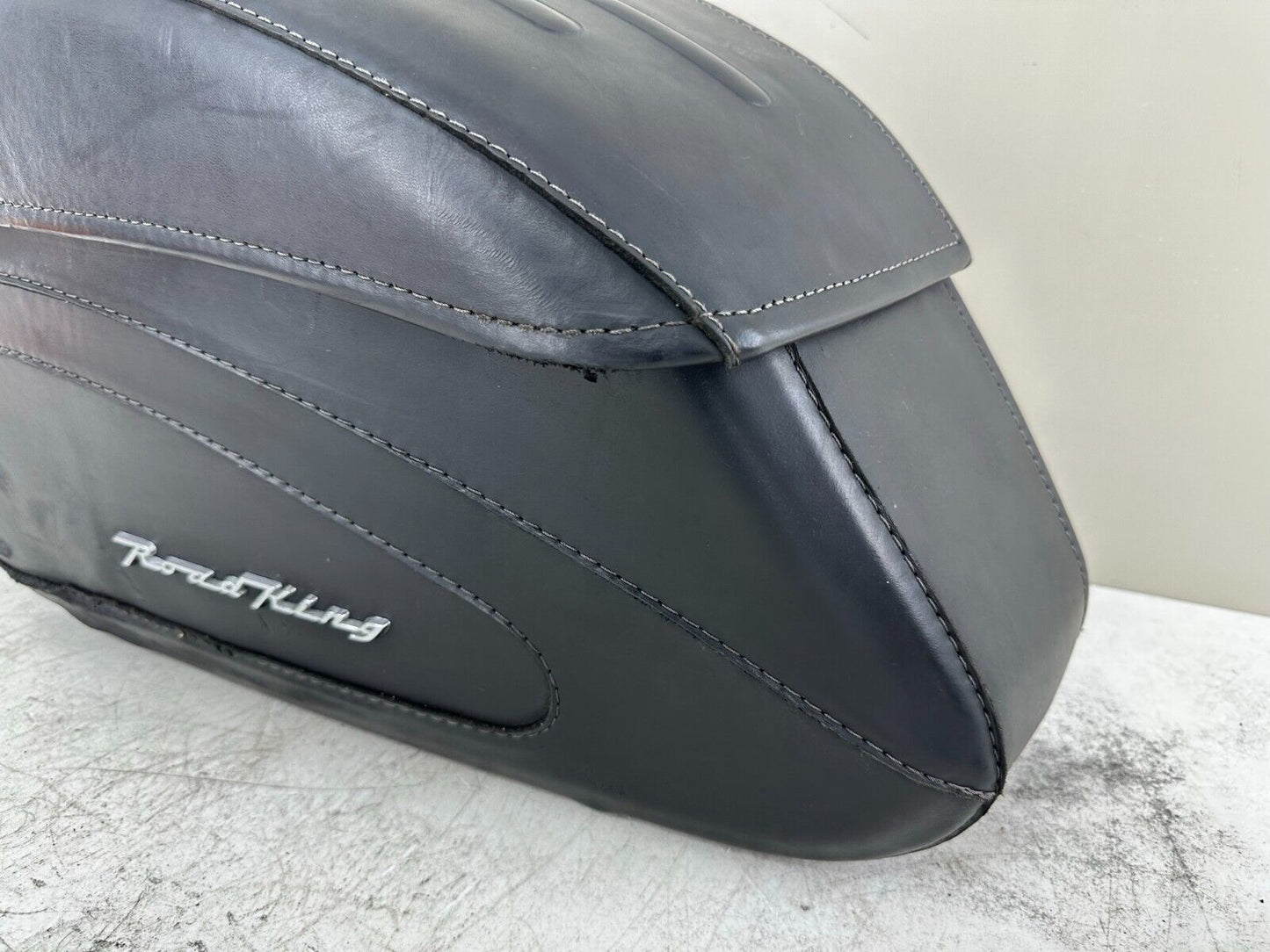 2005 HARLEY FLH ROADKING OEM HD Left Leather Hard Saddlebag w/ Lock & Hinges