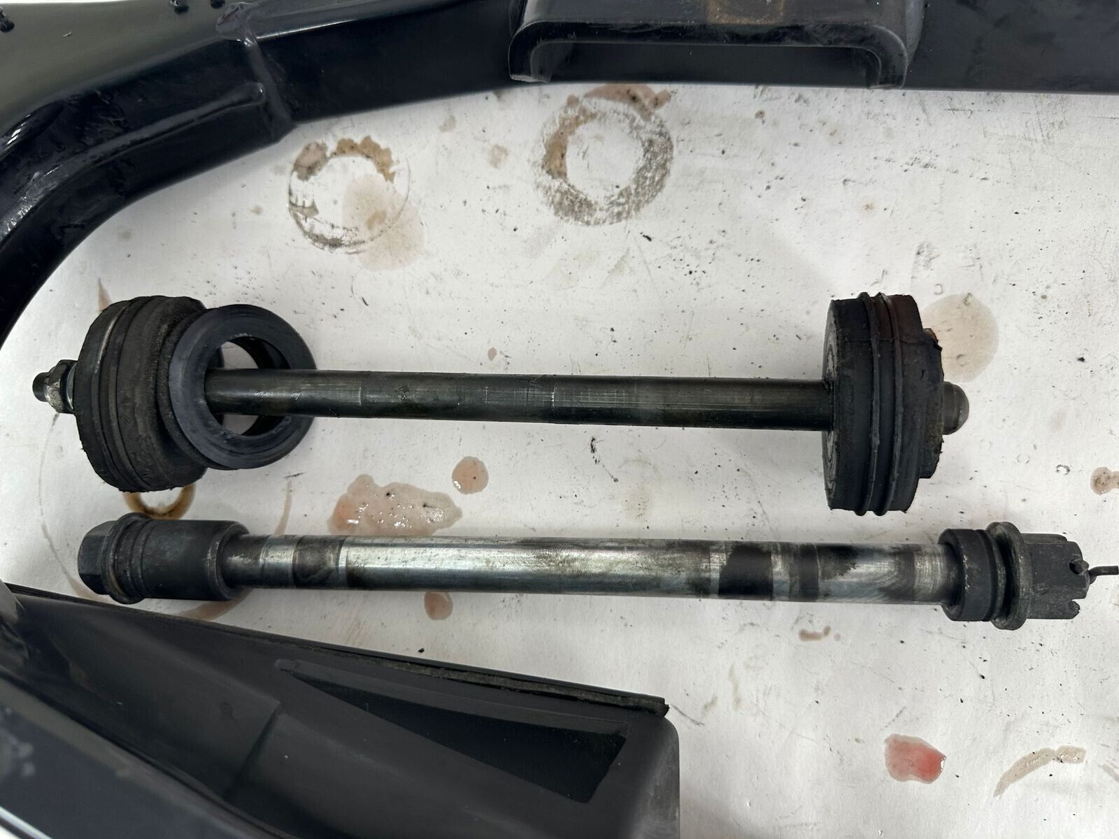2000 HARLEY FLH ELECTRA GLIDE Swingarm + Bushings + Axle + Trans Bolt