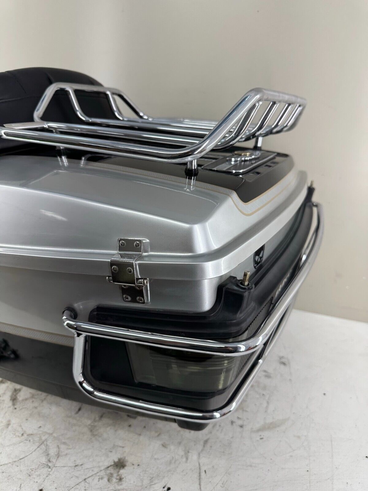2003 HARLEY FLH ELECTRA GLIDE Tour Pack Pac Trunk Quick Release 100 Anniversary