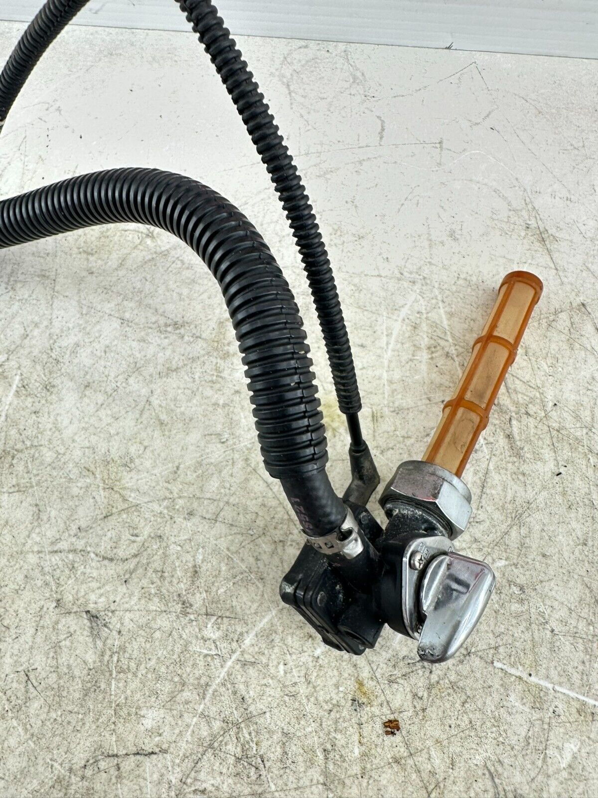 2002 HARLEY DYNA LOW RIDER Petcock Gas Tank Fuel Valve On Off