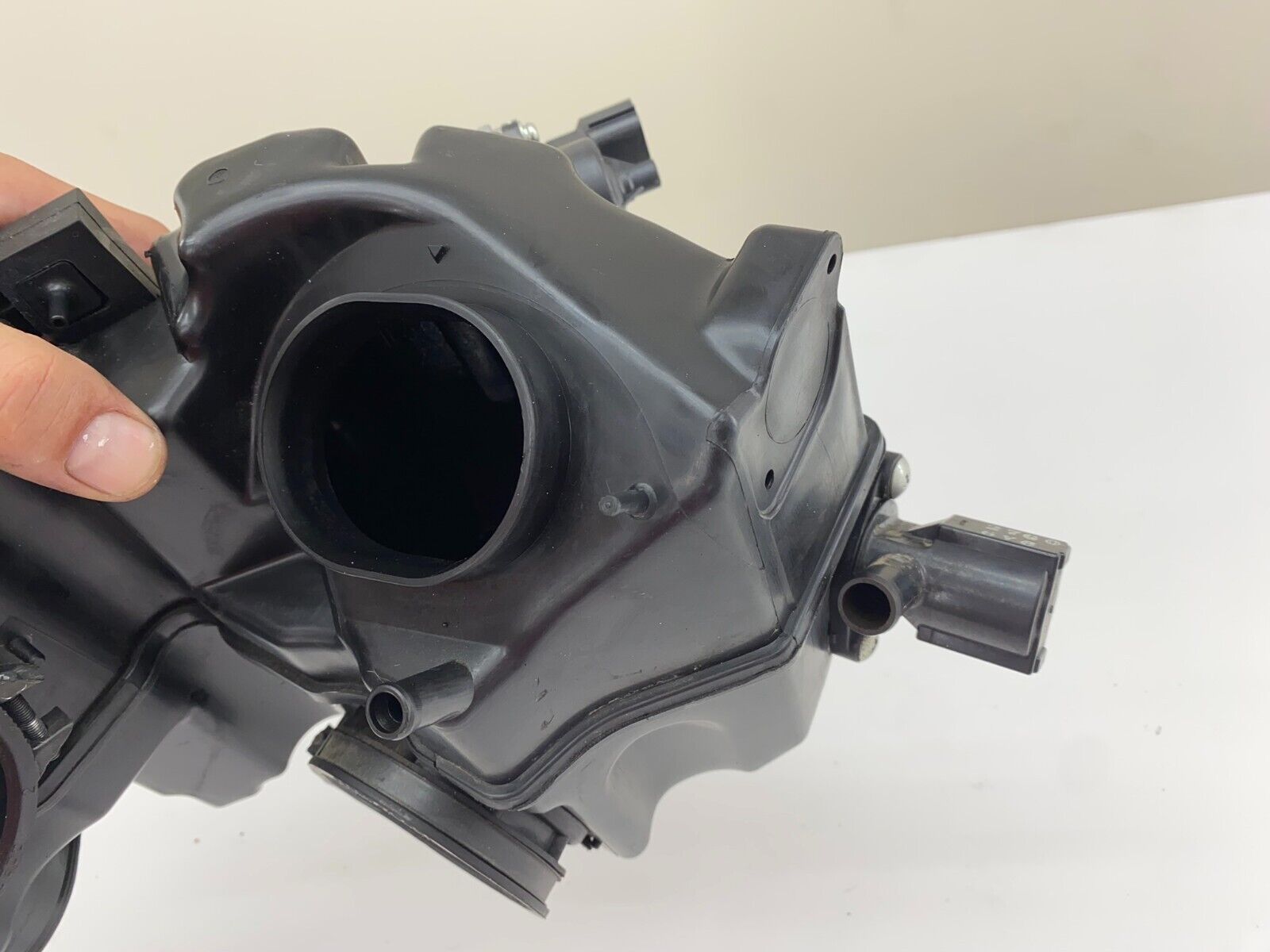 06-17 SUZUKI BOULEVARD M109R VZR1800 Airbox Air Filter Housing Box