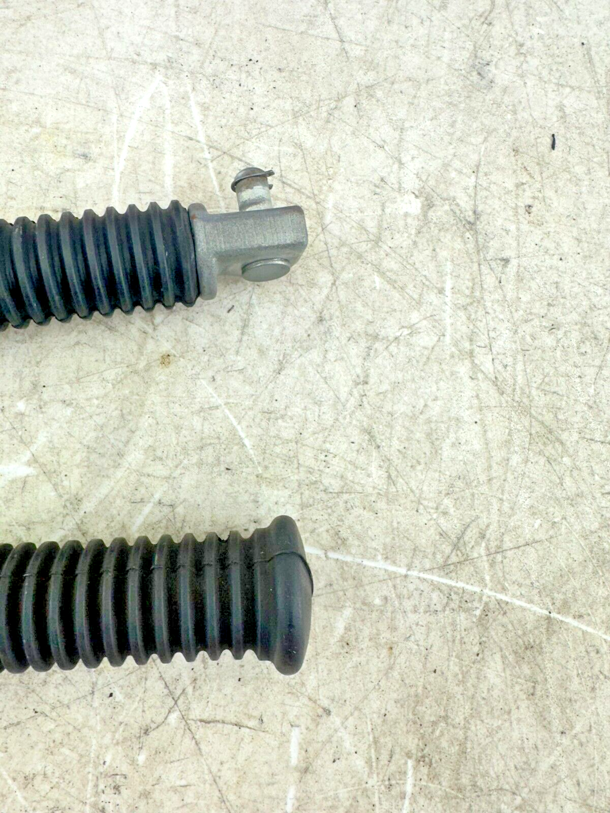 2006 HARLEY SOFTAIL DELUXE OEM HD Passenger Foot Pegs