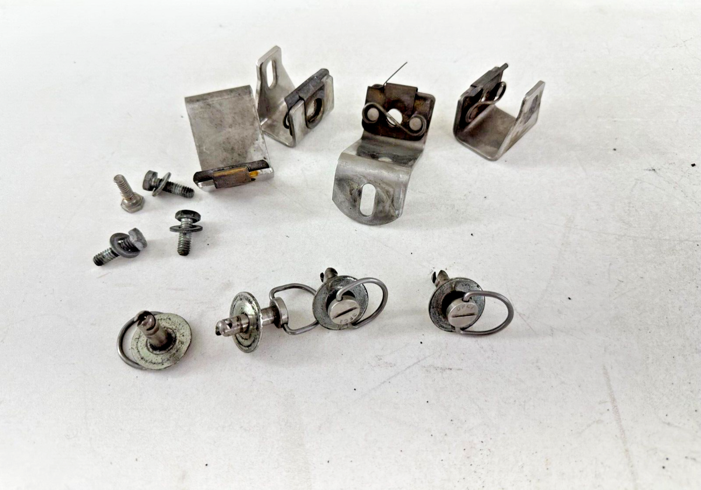 2004 HARLEY FLH ELECTRA GLIDE Saddlebag Mounting Hardware Pins Bracket