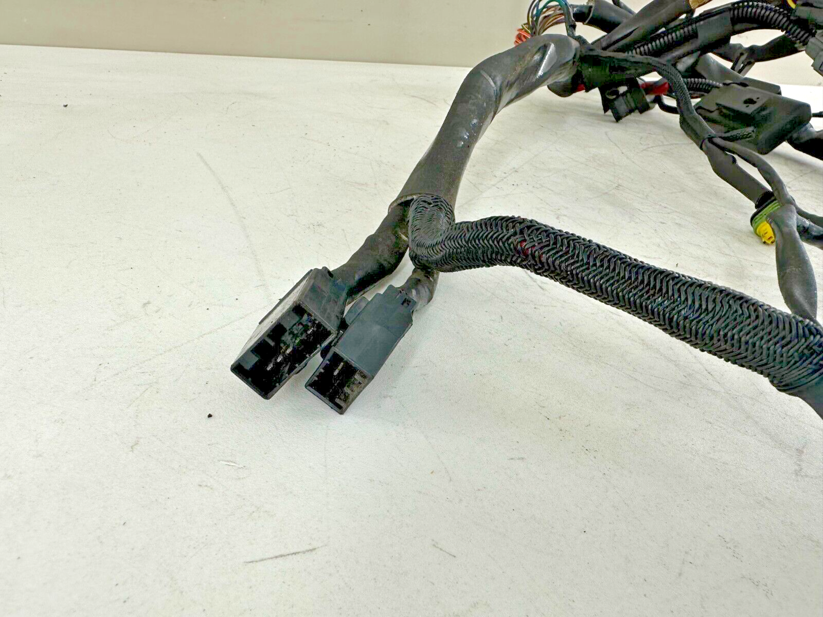 2006 HARLEY DAVIDSON SPORTSTER Main Wiring Harness Loom Fuse Relays 70139-06