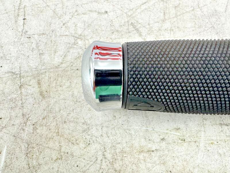 1999 HARLEY FLH ELECTRA GLIDE OEM HD Magnum Chrome Grips Right Left