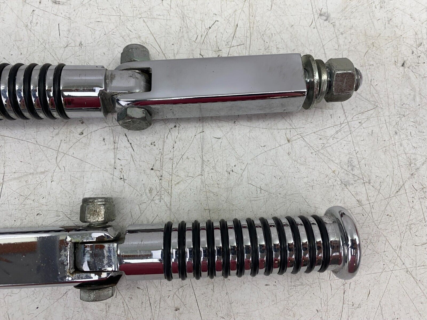1998 HARLEY DAVIDSON DYNA CHROME HIGHWAY BAR PEGS & MOUNTING BRACKET