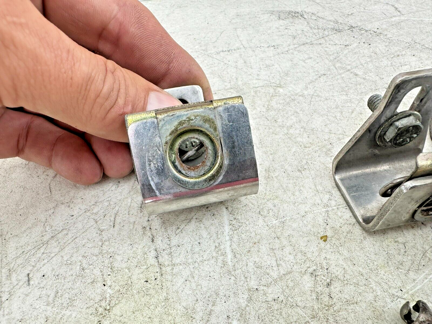 2003 HARLEY ELECTRA GLIDE classic Saddlebag Docking Mounting Hardware Pins