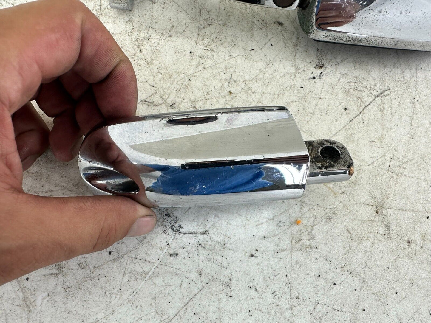 2005 HARLEY FLH ROADKING Passenger Foot Pegs And Mounting Bracket