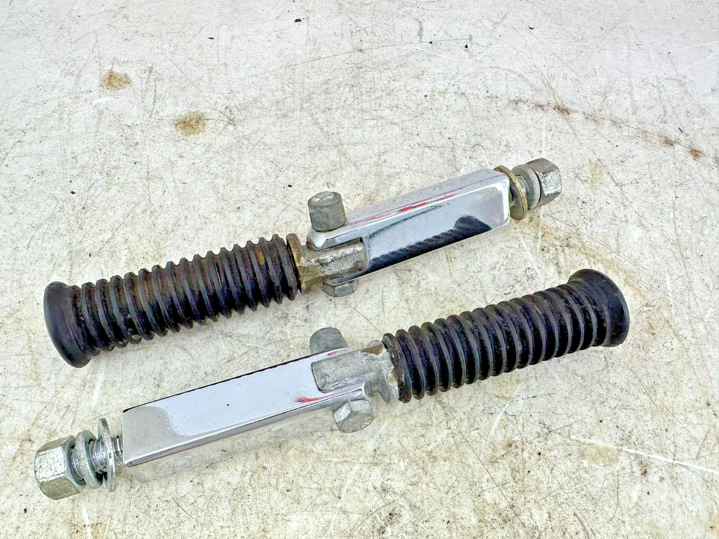 1997 HARLEY DYNA OEM HD Highway Forward Foot Pegs + MTG Hardware