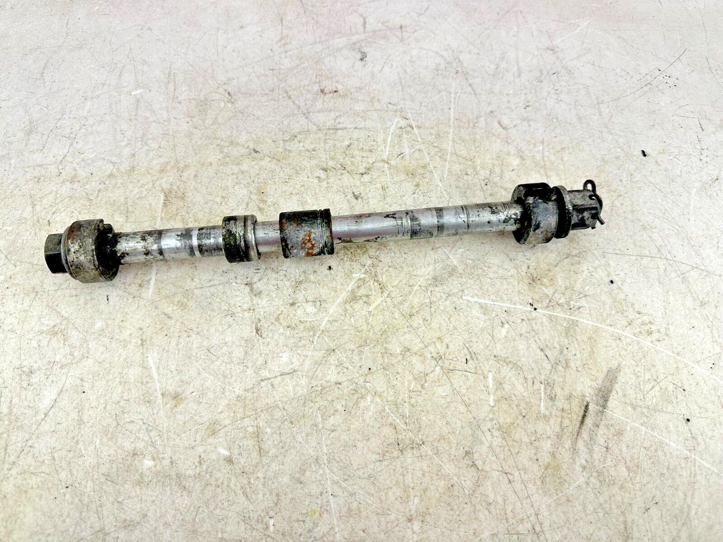 1999 HARLEY SOFTAIL OEM HD genuine Swingarm Rear Axle + Spacers