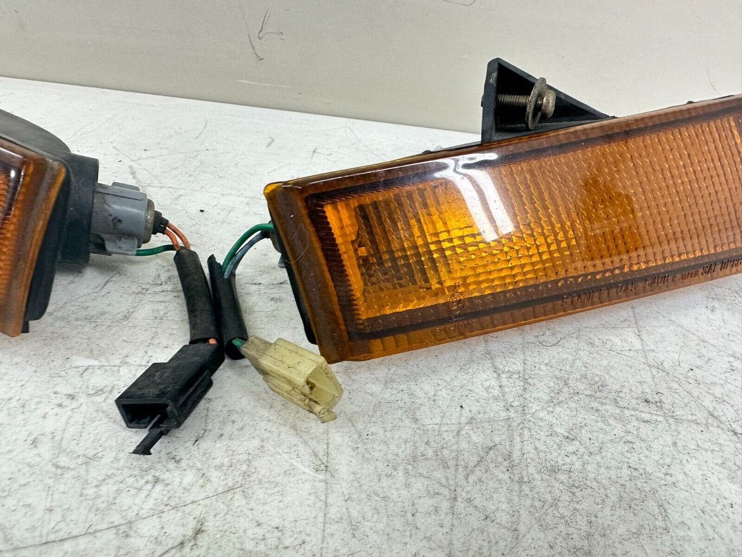 88-00 HONDA GOLDWING GL1500 Main Upper Fairing Front Turn Signal Light Housing