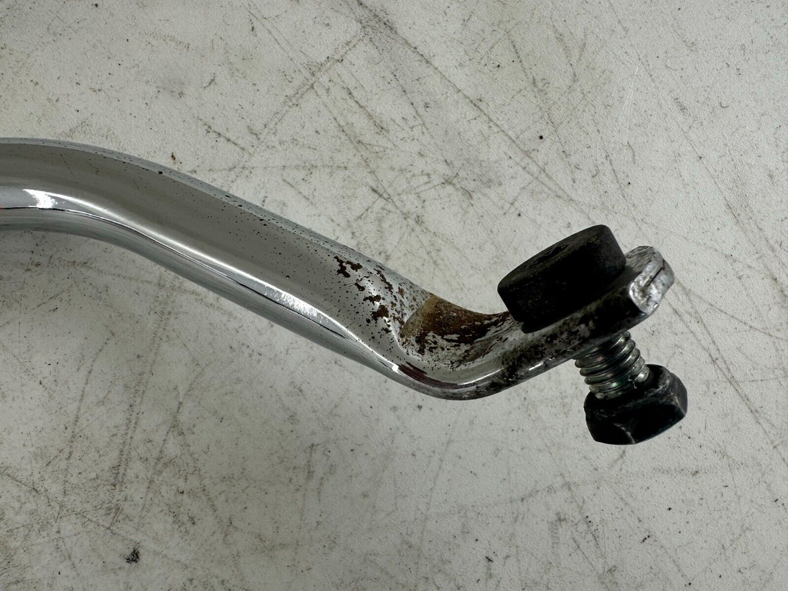 2005 HARLEY FLH ROADKING Saddlebag Lower Chrome Trim Exhaust Mounting Bracket