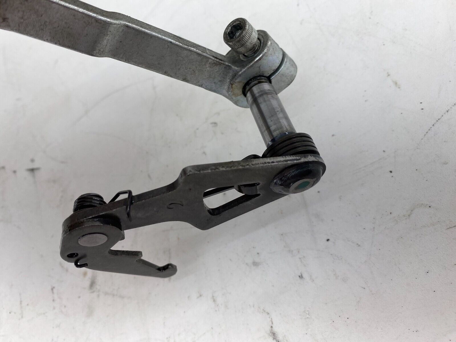 06-17 Harley Davidson Dyna Street Bob Transmission Shift Linkage Rocker Catch
