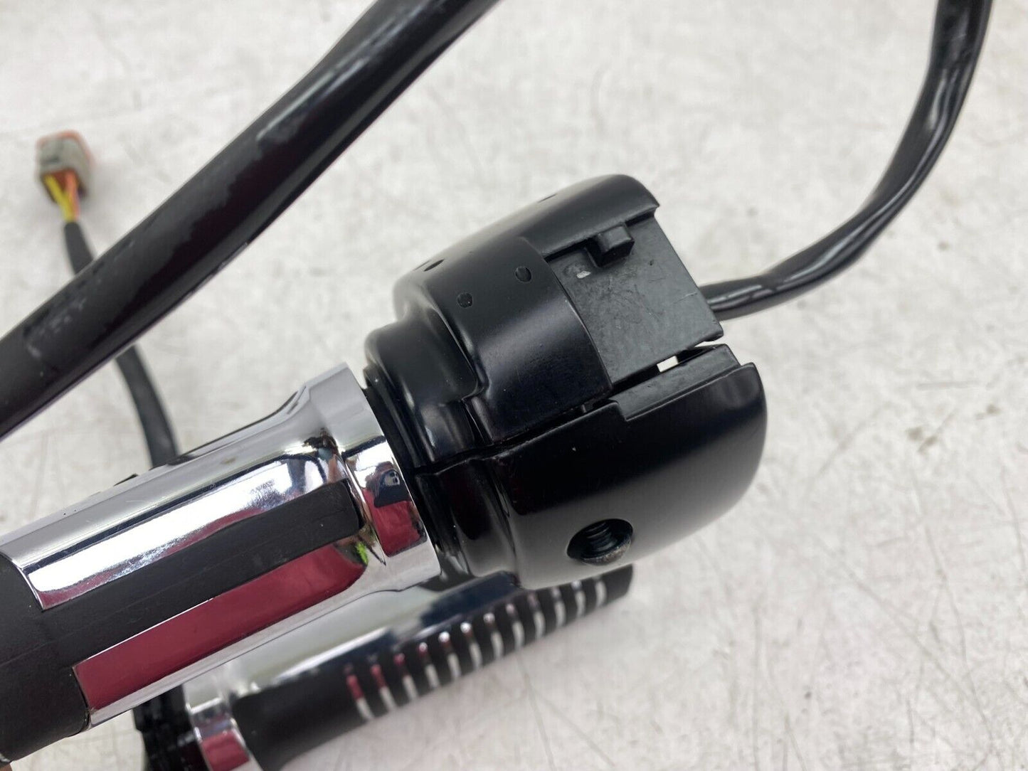 1998 HARLEY DAVIDSON DYNA SOFTAIL SPORTSTER Left Switch Housing Buttons & Grips