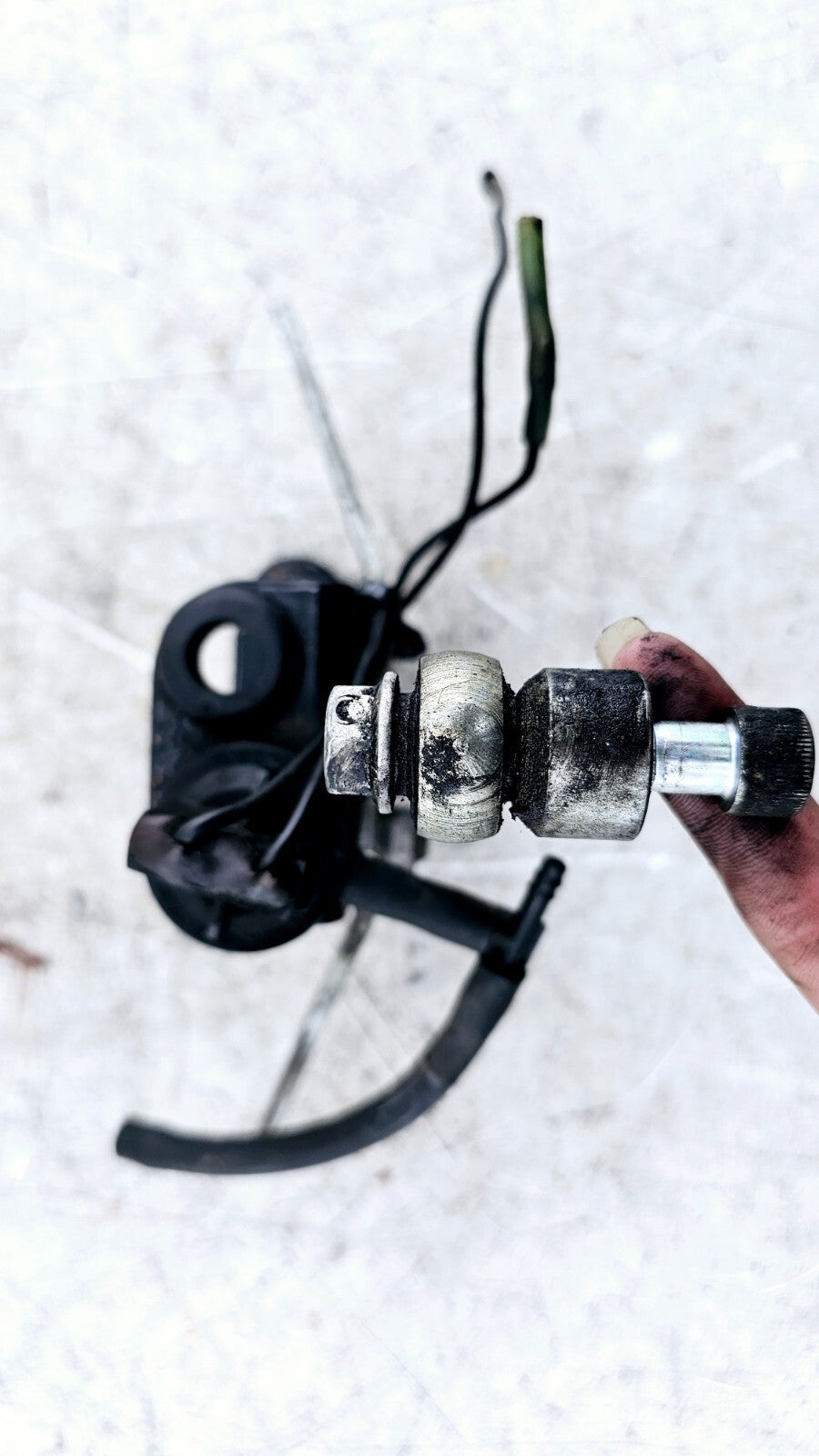 1995 HARLEY DYNA CONVERTIBLE Upper Engine Motor Horn Mount Bracket