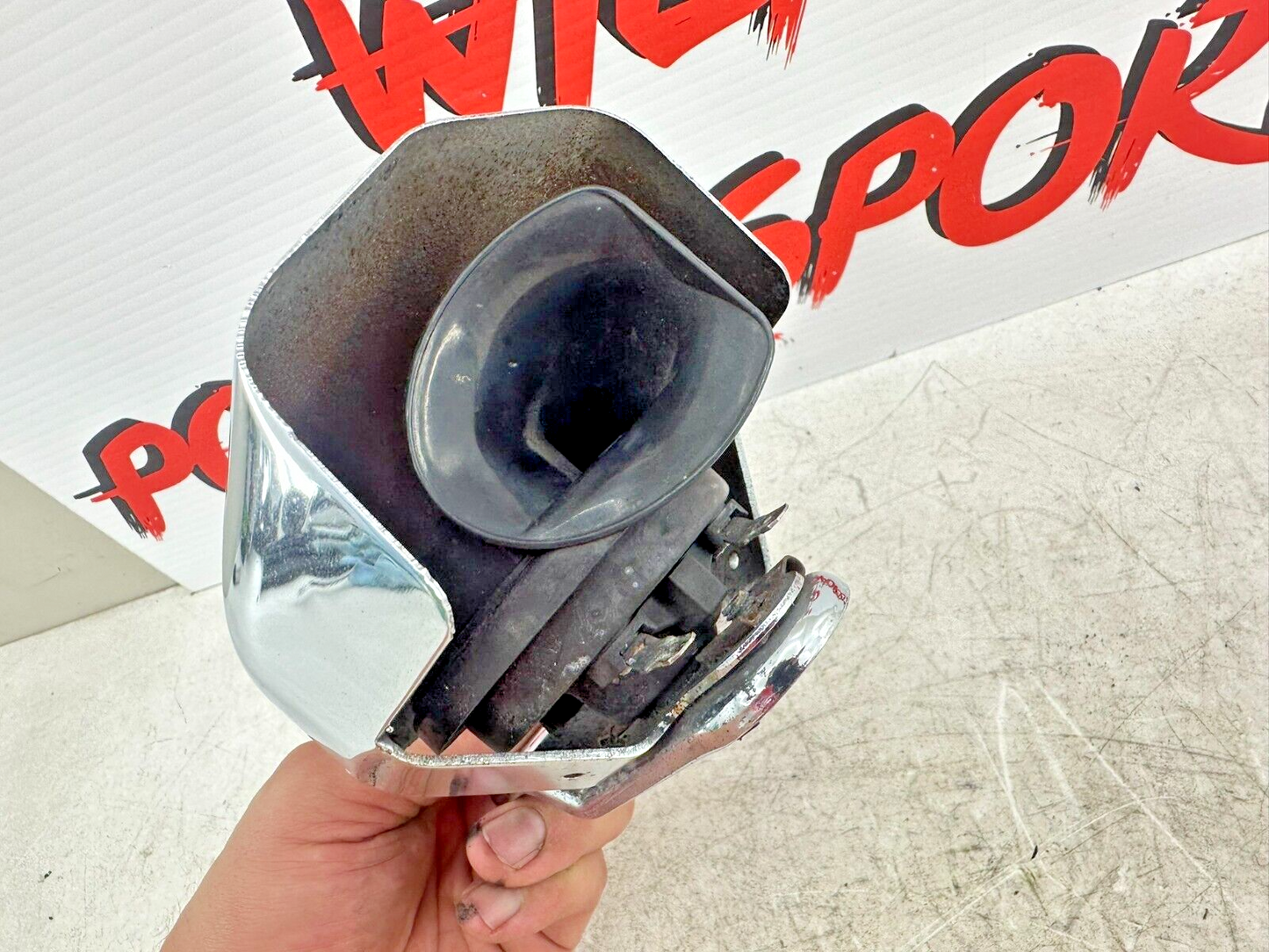2006 HARLEY SOFTAIL DELUXE OEM HD Horn + Chrome Cover