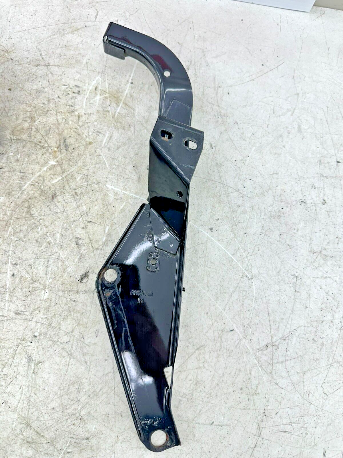 2007 Harley Electra Glide CVO Main Batwing Fairing Mounting Bracket Frame