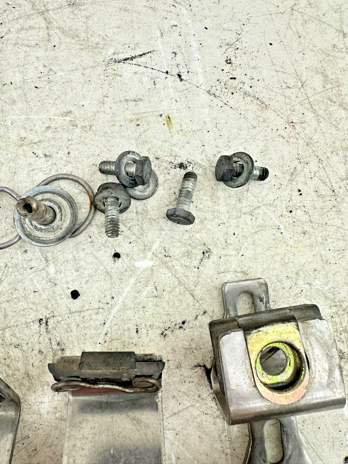 1999 HARLEY FLH ELECTRA GLIDE Saddlebag Quick Release Docking Hardware Pins