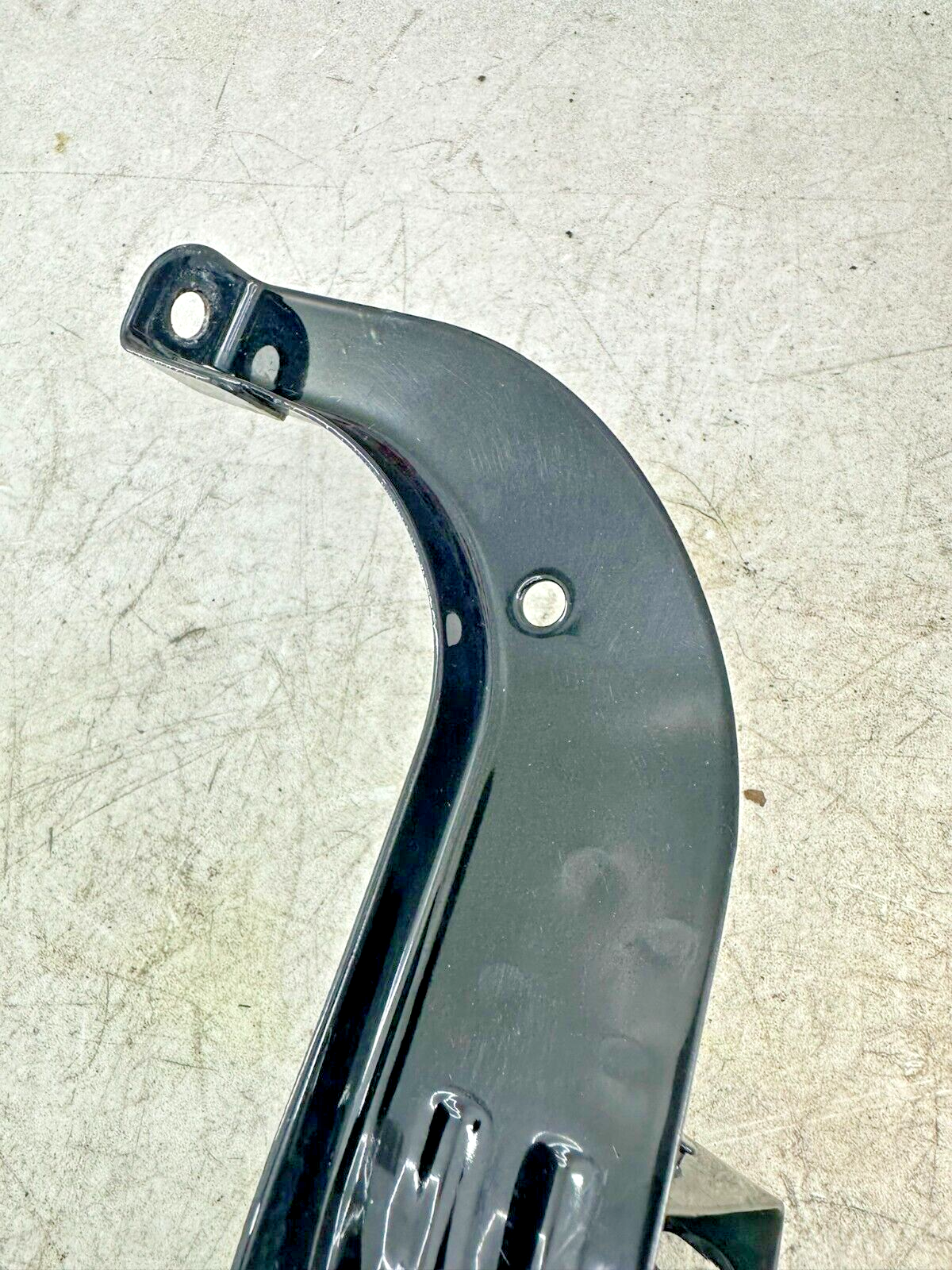 2007 Harley Electra Glide CVO Main Batwing Fairing Mounting Bracket Frame