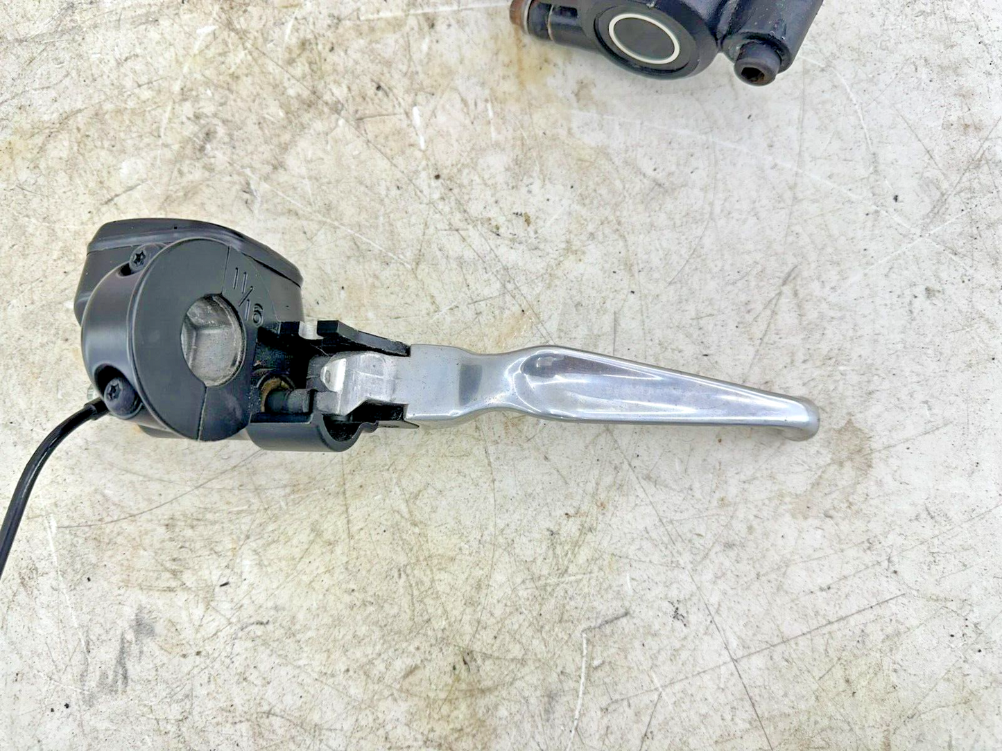 1997 HARLEY DYNA 99 Down Dual Caliper Hose + 11/16 Master Cylinder