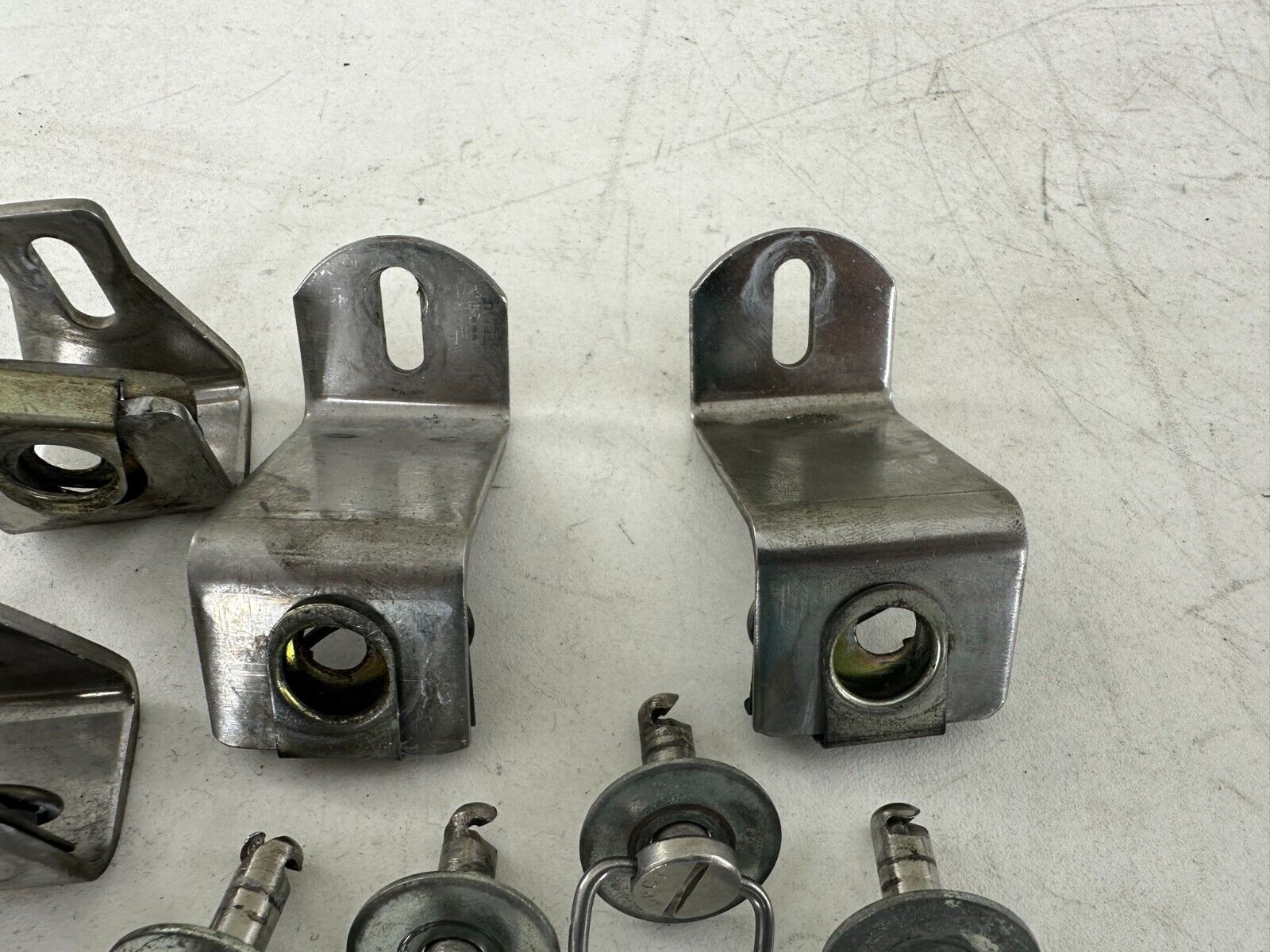 2005 HARLEY FLH ROADKING Saddlebag Quick Release Mounting Docking Hardware