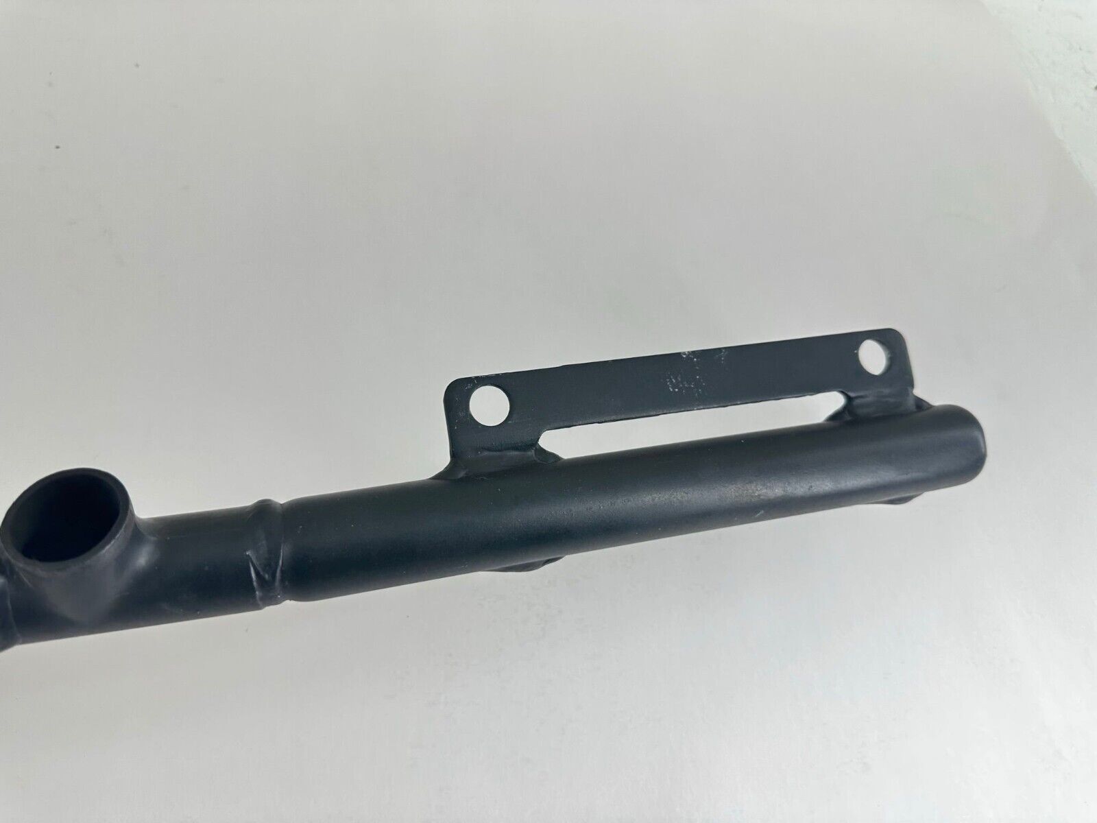 2012 HARLEY SPORTSTER CUSTOM Exhaust Muffler Hanger Cross Over Mount