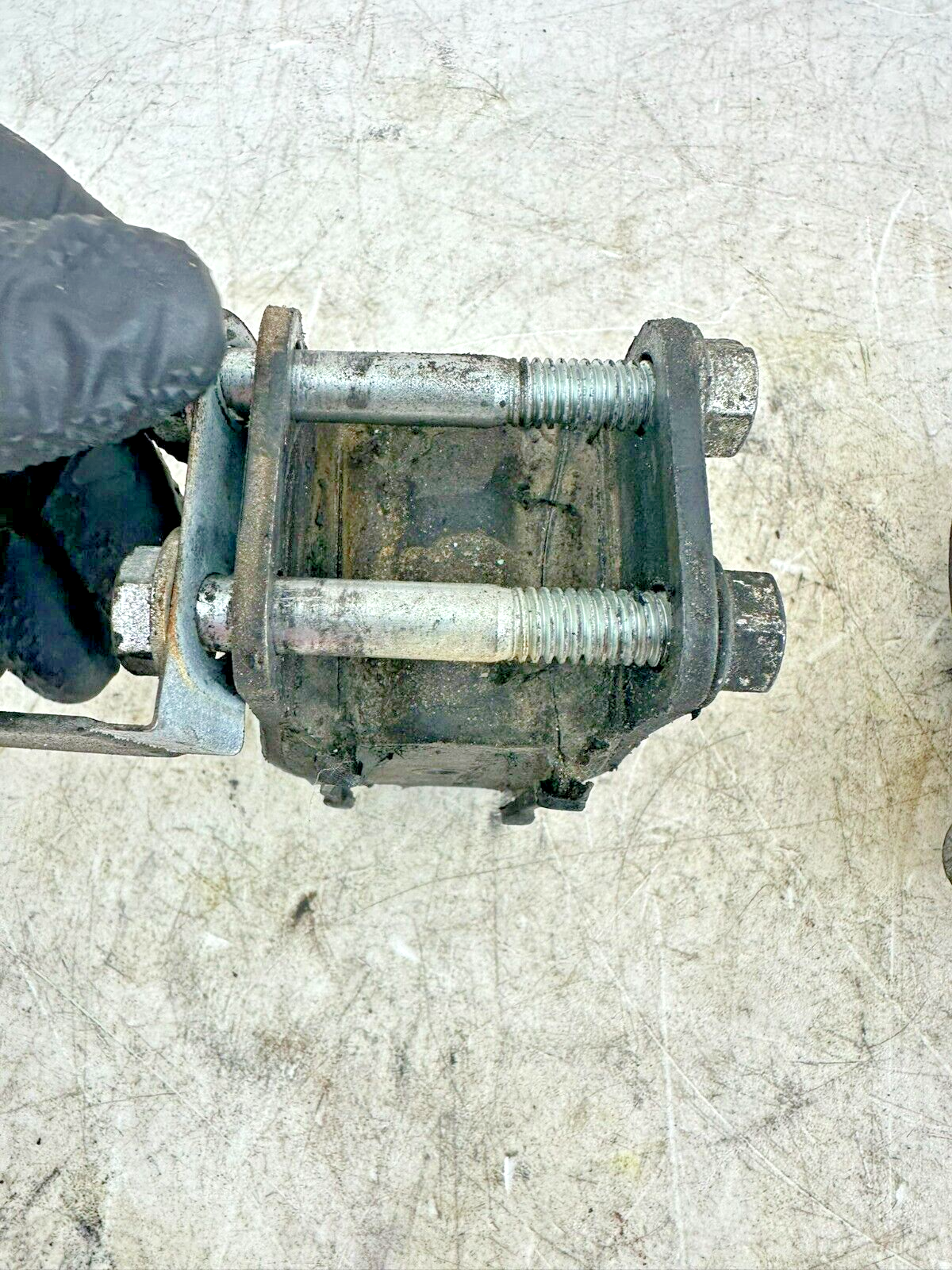 2002 HARLEY DYNA LOW RIDER Front Engine Motor + Rear Transmission Rubber Mounts