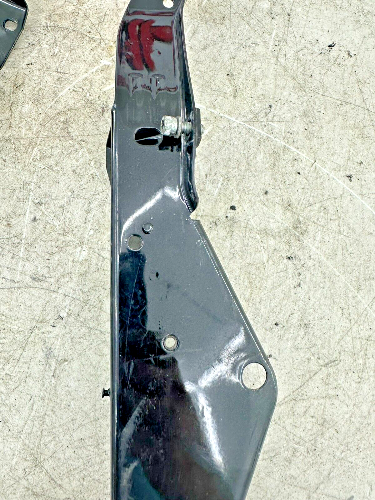2007 Harley Electra Glide CVO Main Batwing Fairing Mounting Bracket Frame