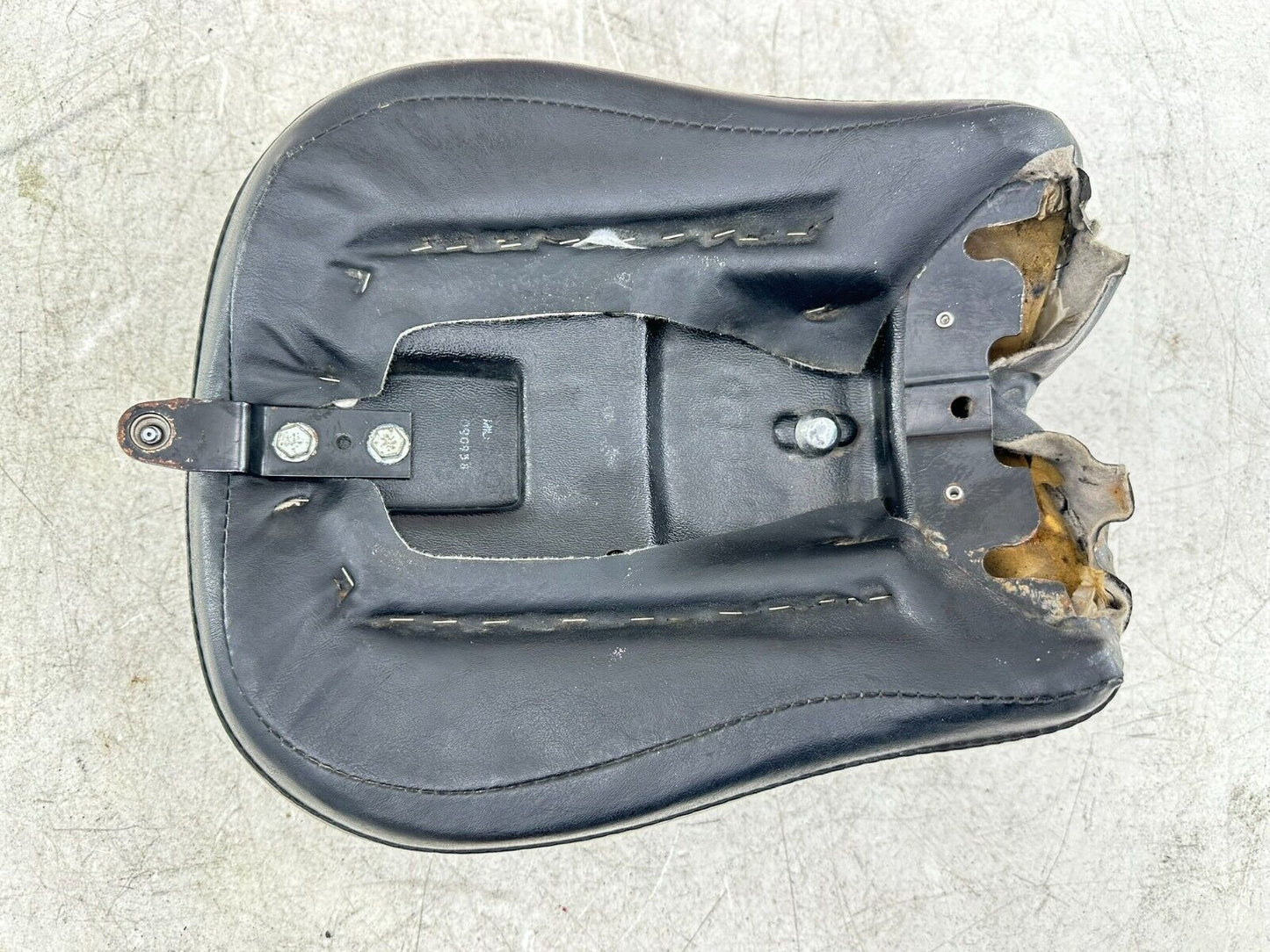 2001 HARLEY SOFTAIL FLSTS Heritage Springer Passenger Seat Pillion Pad