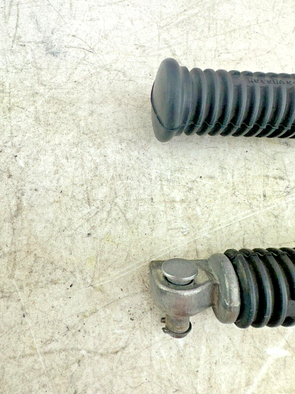 2006 HARLEY SOFTAIL DELUXE OEM HD Passenger Foot Pegs
