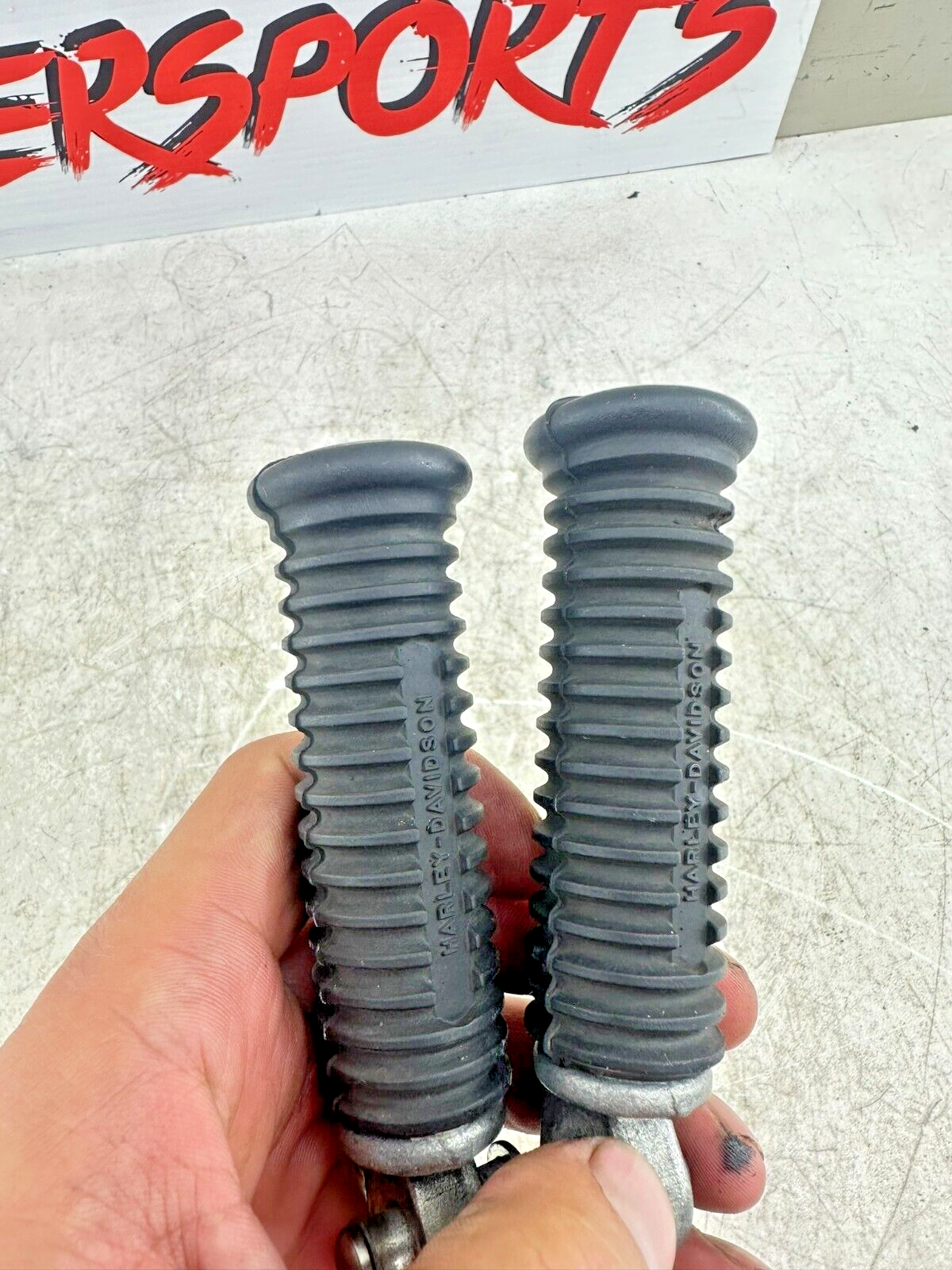 2006 HARLEY SOFTAIL DELUXE OEM HD Passenger Foot Pegs