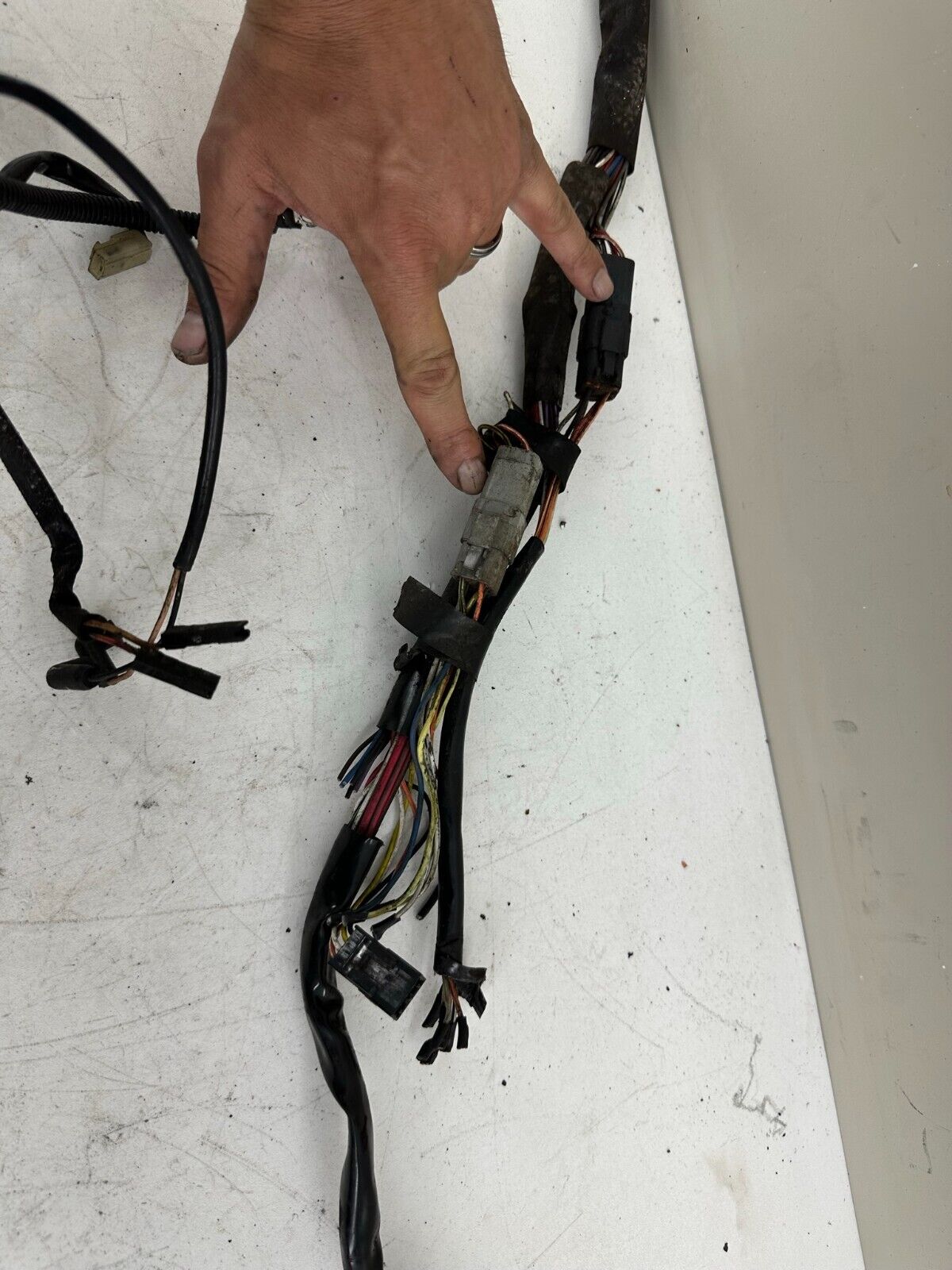 2000 HARLEY DAVIDSON DYNA MAIN WIRING HARNESS LOOM FUSE RELAY
