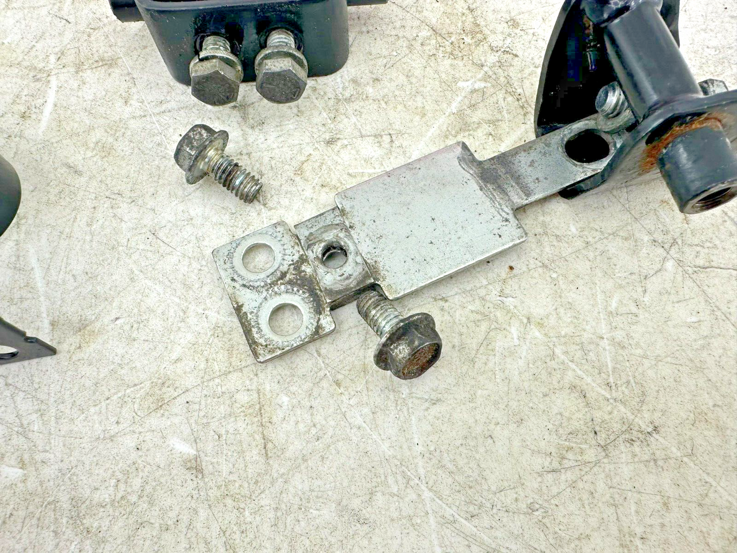 1999 HARLEY SOFTAIL Gas Tank Dash Console Mounting Hardware