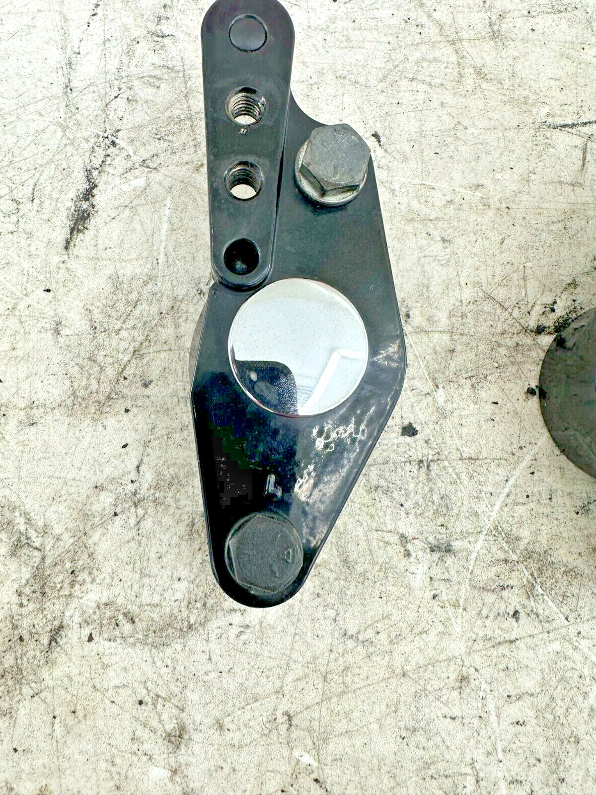 1999 HARLEY FLH ELECTRA GLIDE Passenger Floorboard Mounting Bracket Axle Cover