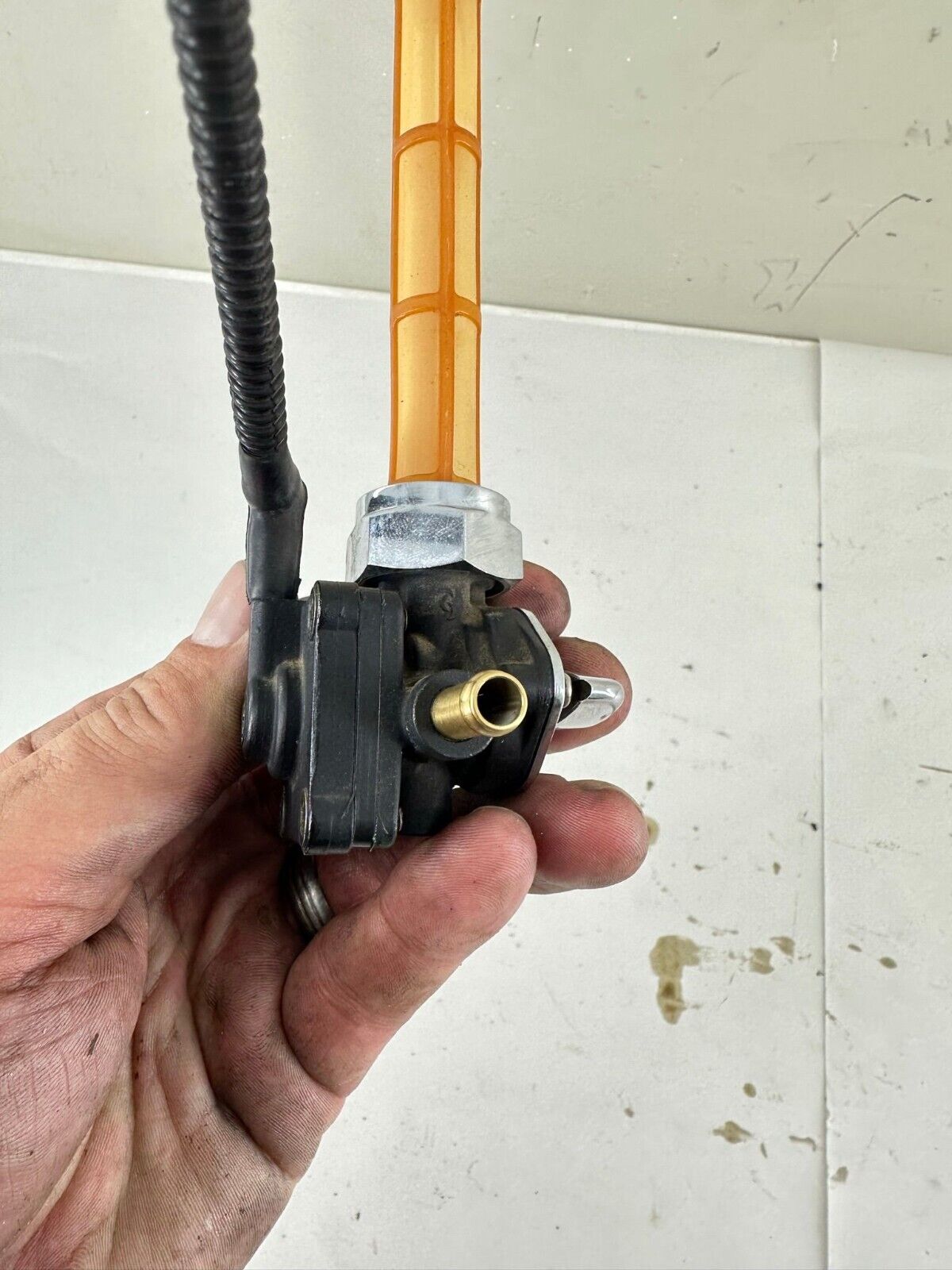 1996 HARLEY DAVIDSON DYNA Gas Tank Petcock Valve