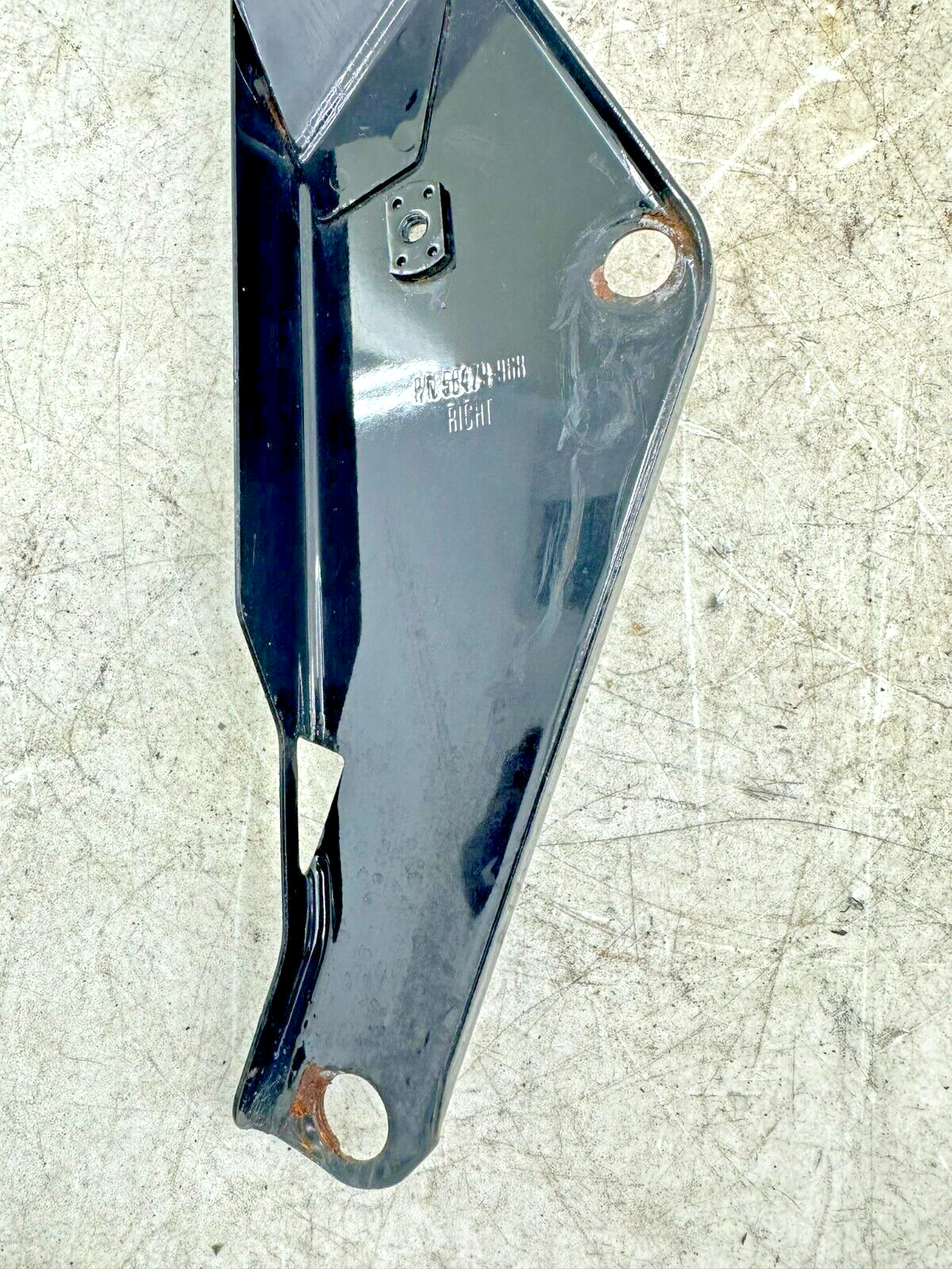 2007 Harley Electra Glide CVO Main Batwing Fairing Mounting Bracket Frame