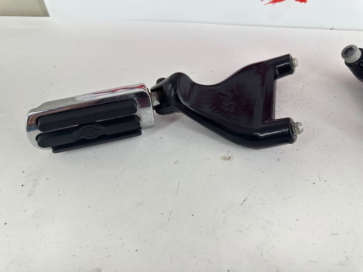 2007 HARLEY SPORTSTER CUSTOM Passenger Footpegs + Mounting Bracket