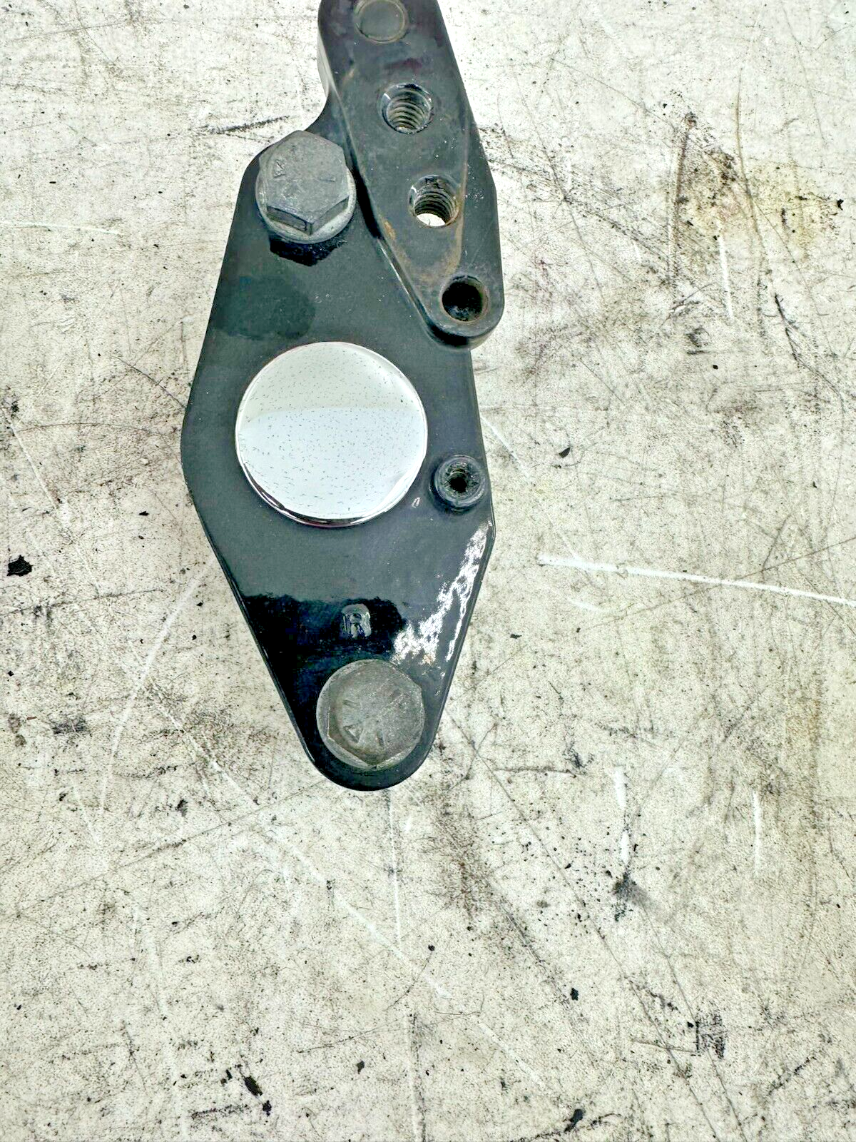 1999 HARLEY FLH ELECTRA GLIDE Passenger Floorboard Mounting Bracket Axle Cover