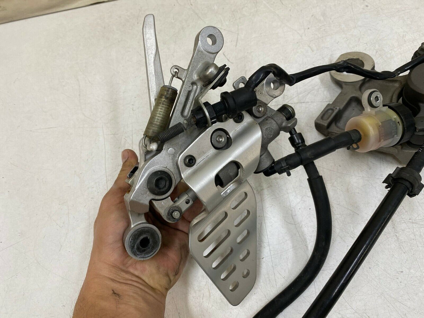 2008 YAMAHA YZF R6 R6R Right Side Foot Peg Rear Brake Master Cylinder & Caliper