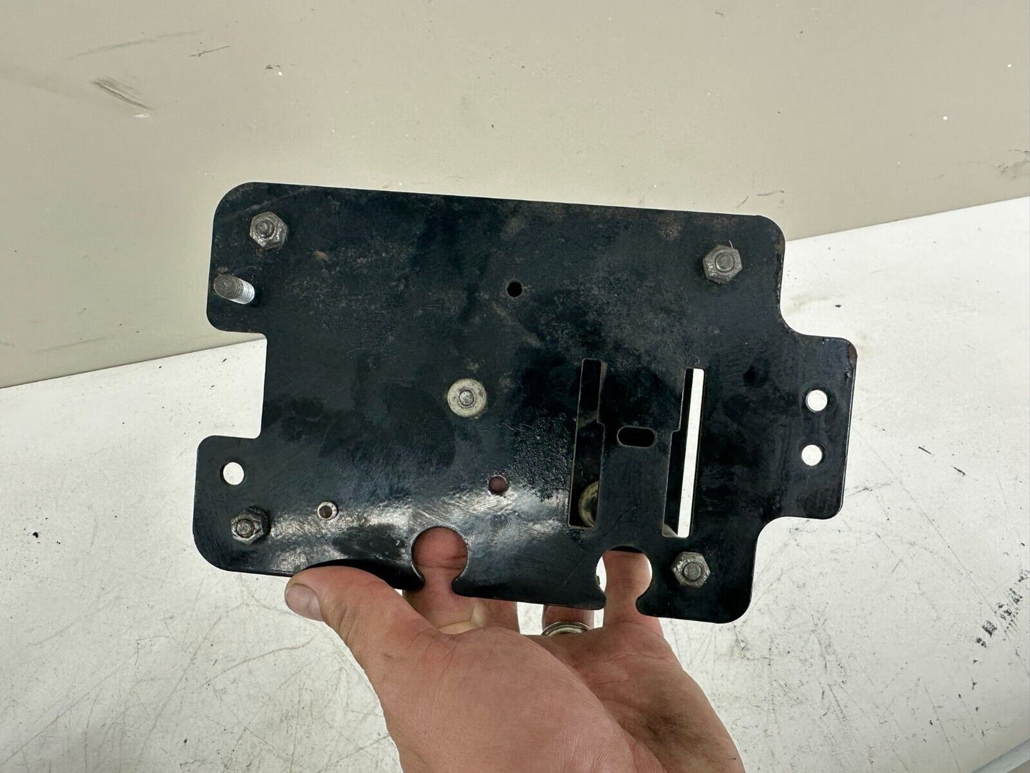 2000 HARLEY DAVIDSON DYNA LEFT SIDE FUSE BOX BLOCK FRAME HOUSING