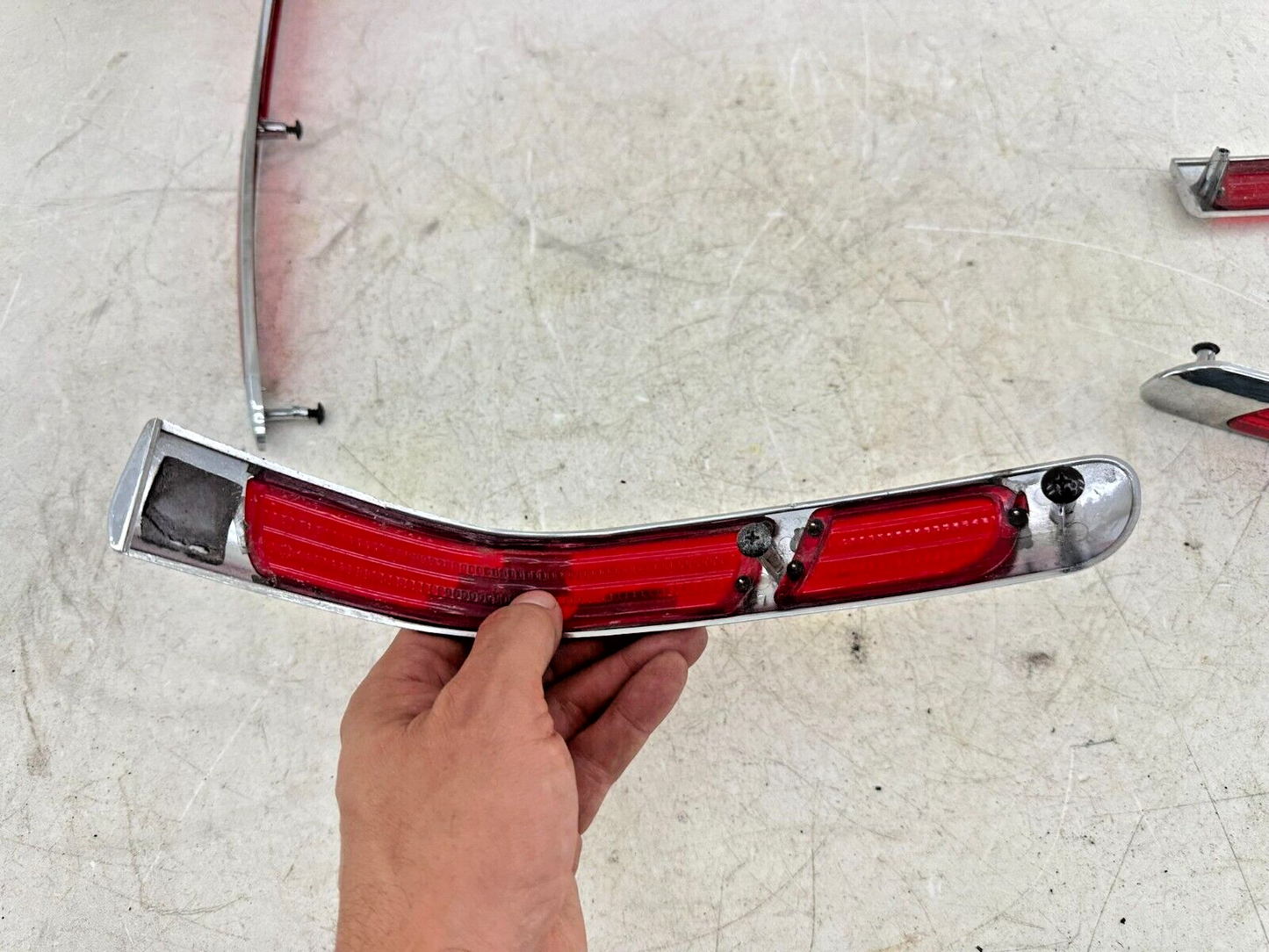 2004 Honda Goldwing GL1800 Kuryakyn Saddlebag LED Light Cover Reflector