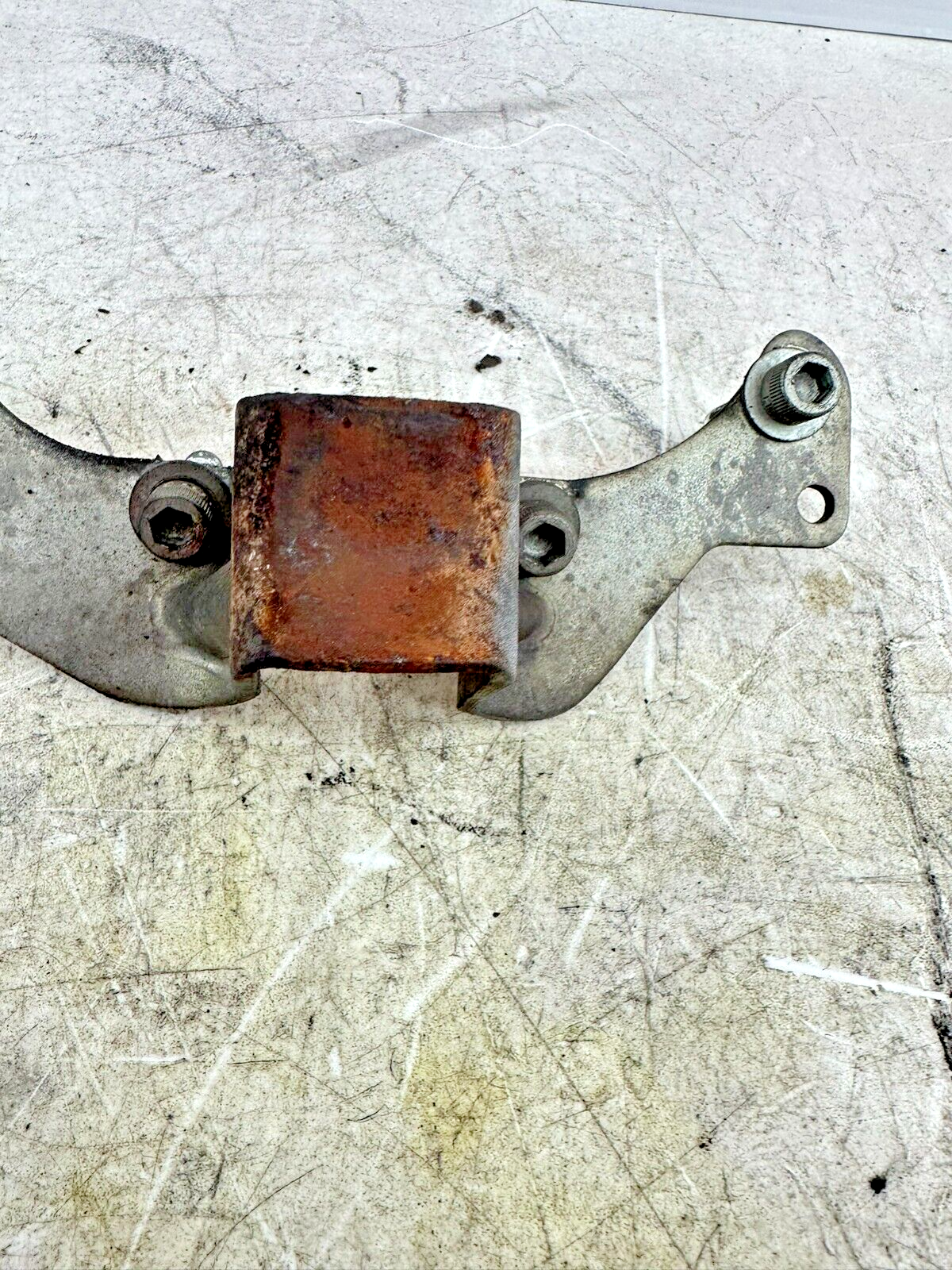 2003 HARLEY ELECTRA GLIDE classic OEM HD Transmission Exhaust Mounting Bracket