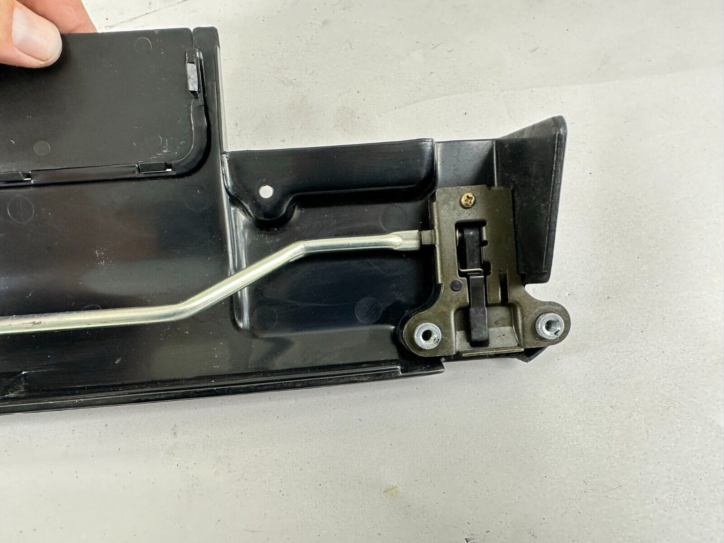88-00 HONDA GOLDWING GL1500 TRUNK SADDLE BAG LOCK RELEASE LEVERS & COVER GUARD