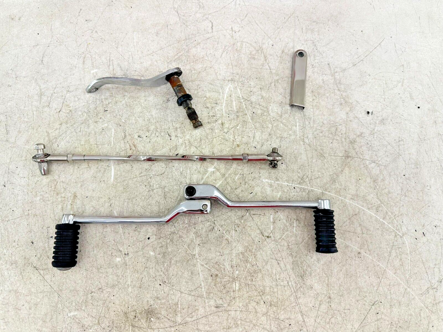 2006 HARLEY SOFTAIL DELUXE OEM HD Heal Toe Shifter Shift Shaft + Linkage