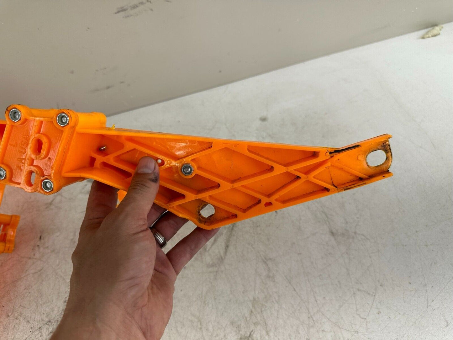 2004 HARLEY ELECTRA GLIDE Upper Batwing Fairing Mounting Brackets Support Arm