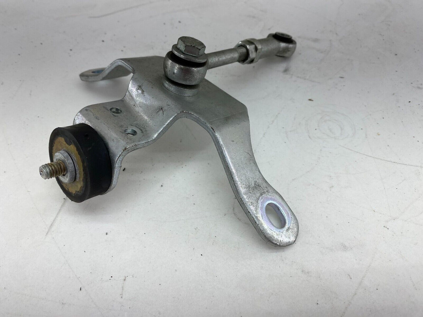 06-17 Harley Davidson Dyna Street Bob Upper Motor Mount Bracket Stay